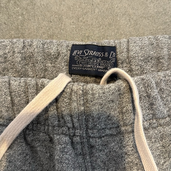 Levi’s - Heavyweight Trackpant - Picture 2 of 3
